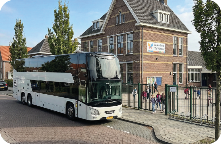 Dubbeldekker bij basisschool