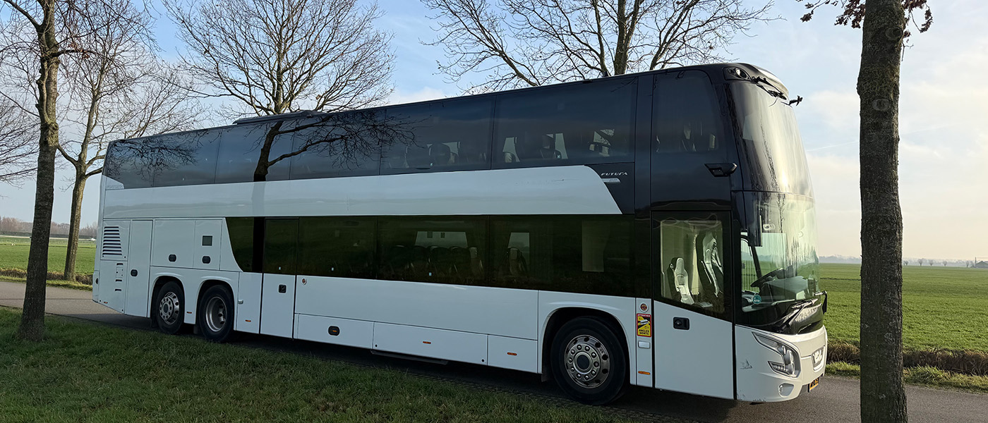 Touringcar dubbeldekker 76 pax