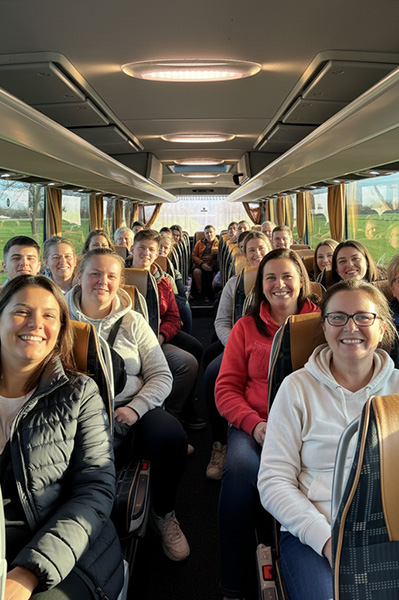 Touringcar 61 pax gezelschap